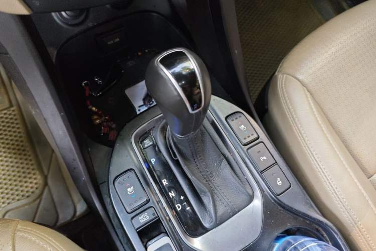 Used Hyundai Grand SantaFe 2013 3.0L 7-Seater 4x4 Flagship Edition Gear Lever