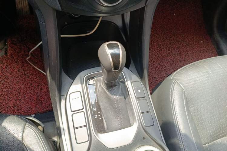 Used Hyundai Grand SantaFe 2013 3.0L 6-seat 4x4 Comfort Edition Gear Lever