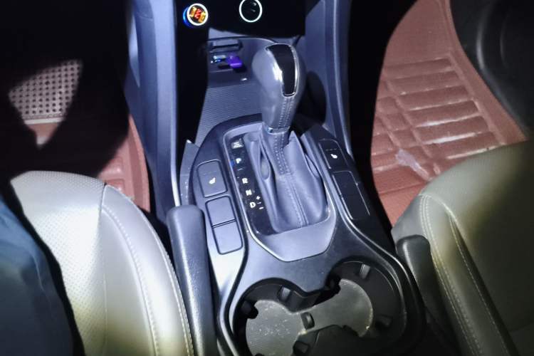 Used Hyundai Grand SantaFe 2013 2.2T 6-Seater Four-Wheel Drive Comfort Edition Gear Lever