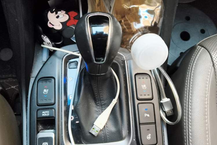 Used Hyundai Grand SantaFe 2013 3.0L 7-Seater 4x4 Flagship Edition Gear Lever
