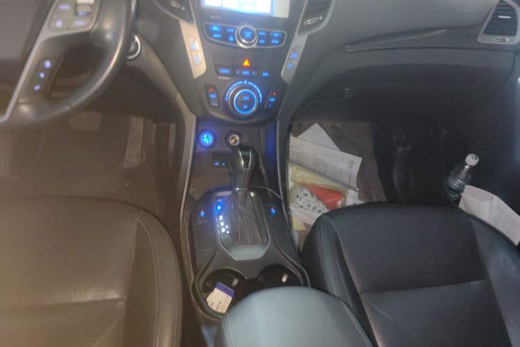 Used Hyundai Grand SantaFe 2013 3.0L 7-seat Four-Wheel-Drive Luxury Edition Gear Lever