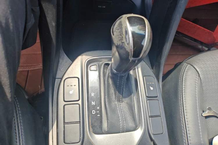Used Hyundai Grand SantaFe 2013 2.2T 7-Seater Four-Wheel-Drive Comfort Edition Gear Lever