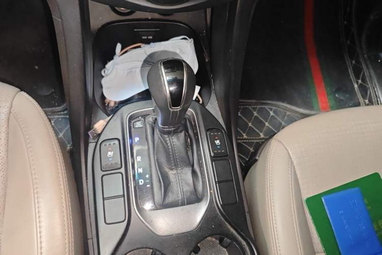 Used Hyundai Grand SantaFe 2013 3.0L 6-Seater Four-Wheel Drive Luxury Edition Gear Lever