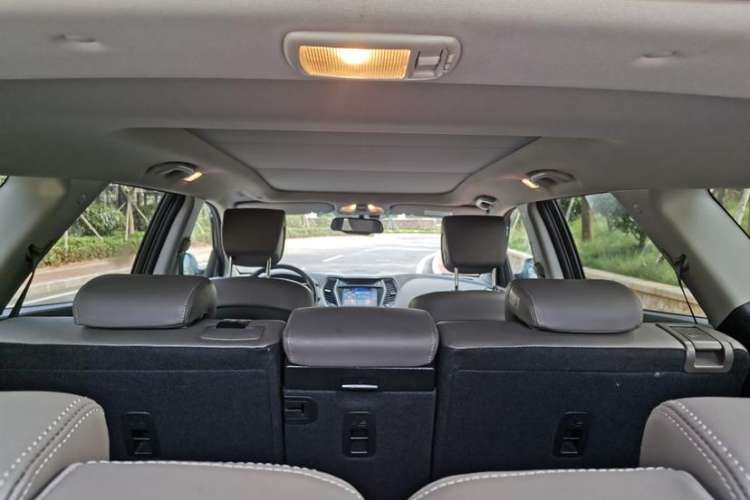Used Hyundai Grand SantaFe 2013 3.0L 7-Seater Four-Wheel-Drive Comfort Edition Interior 1