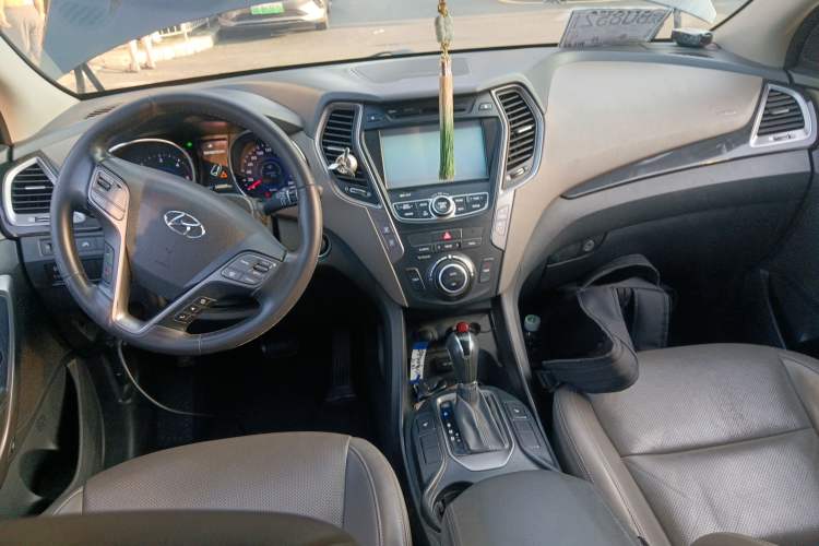 Used Hyundai Grand SantaFe 2013 2.2T 7-Seater Four-Wheel-Drive Comfort Edition Interior 2