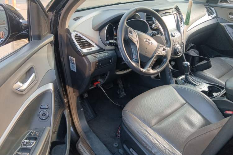 Used Hyundai Grand SantaFe 2013 2.2T 7-Seater Four-Wheel-Drive Comfort Edition Interior 3