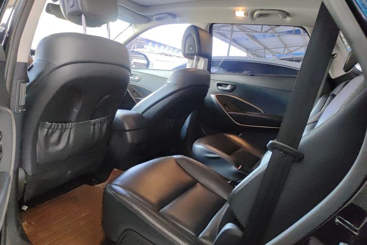 Used Hyundai Grand SantaFe 2013 3.0L 6-seat Four-Wheel-Drive Flagship Edition Interior 4