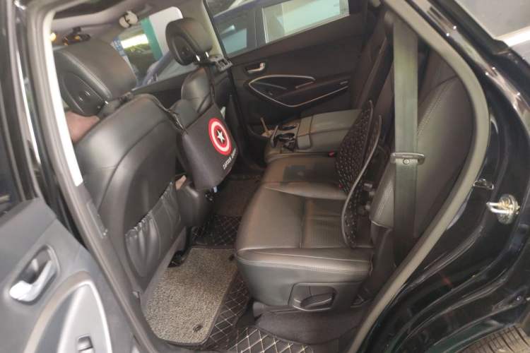 Used Hyundai Grand SantaFe 2013 2.2T 7-Seater Four-Wheel-Drive Comfort Edition Interior 4
