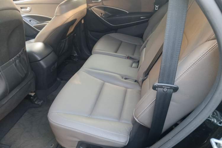 Used Hyundai Grand SantaFe 2013 2.2T 7-Seater Four-Wheel-Drive Comfort Edition Interior 4
