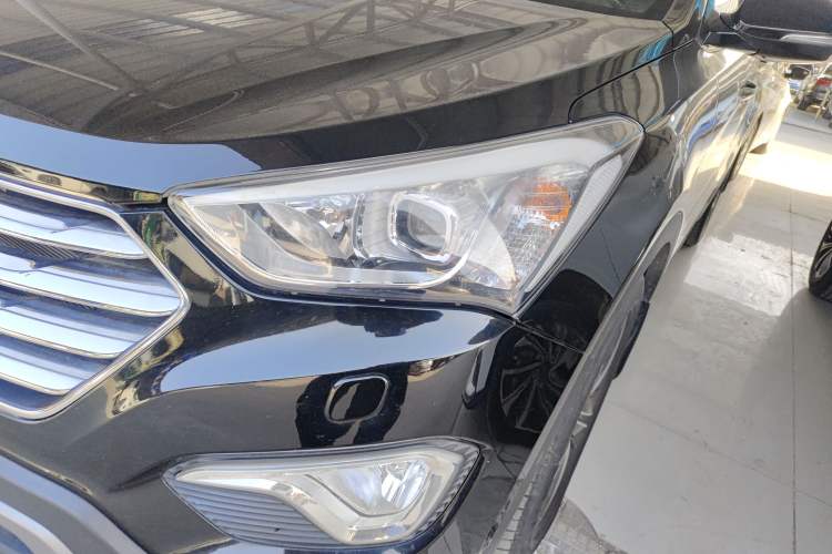 Used Hyundai Grand SantaFe 2013 3.0L 6-seat Four-Wheel-Drive Flagship Edition Left Front Headlight