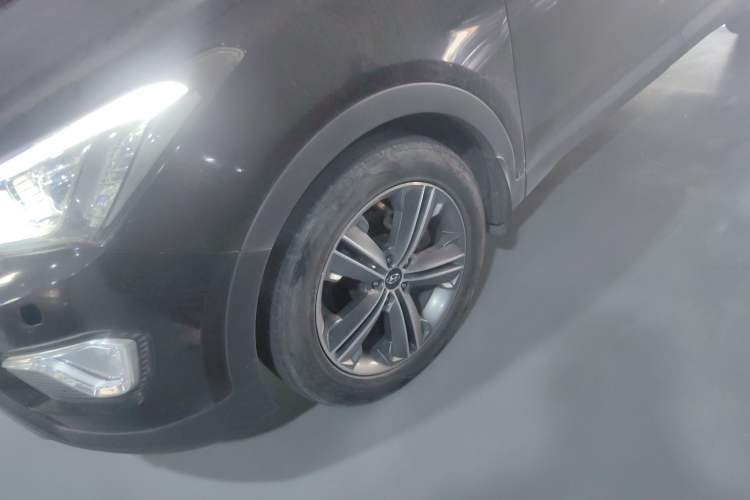 Used Hyundai Grand SantaFe 2013 3.0L 7-seat Four-Wheel-Drive Luxury Edition Left Front Wheel Hub