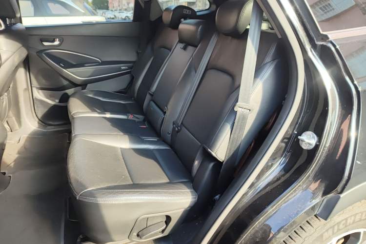 Used Hyundai Grand SantaFe 2013 3.0L 7-Seater Four-Wheel-Drive Comfort Edition Left Rear Seat