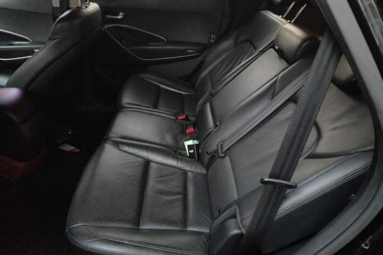 Used Hyundai Grand SantaFe 2013 2.2T 7-Seater Four-Wheel-Drive Comfort Edition Left Rear Seat