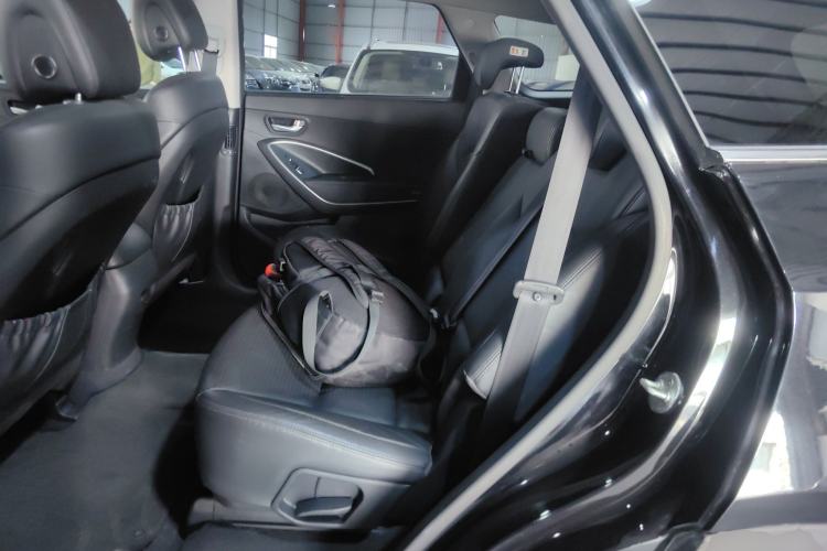 Used Hyundai Grand SantaFe 2013 3.0L 7-seat Four-Wheel-Drive Luxury Edition Left Rear Seat