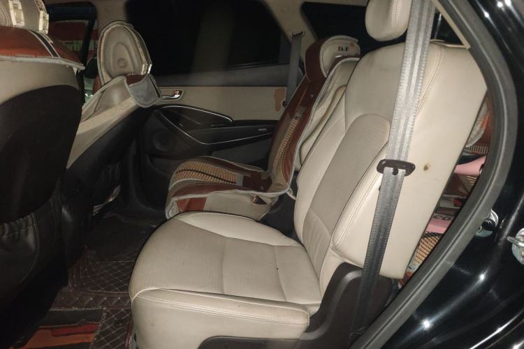 Used Hyundai Grand SantaFe 2013 3.0L 6-seat 4x4 Comfort Edition Left Rear Seat