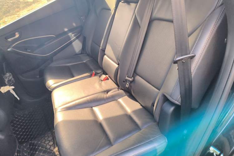 Used Hyundai Grand SantaFe 2013 3.0L 7-Seater Four-Wheel-Drive Comfort Edition Left Rear Seat
