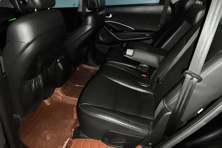 Used Hyundai Grand SantaFe 2013 3.0L 7-seat Four-Wheel-Drive Luxury Edition Left Rear Seat