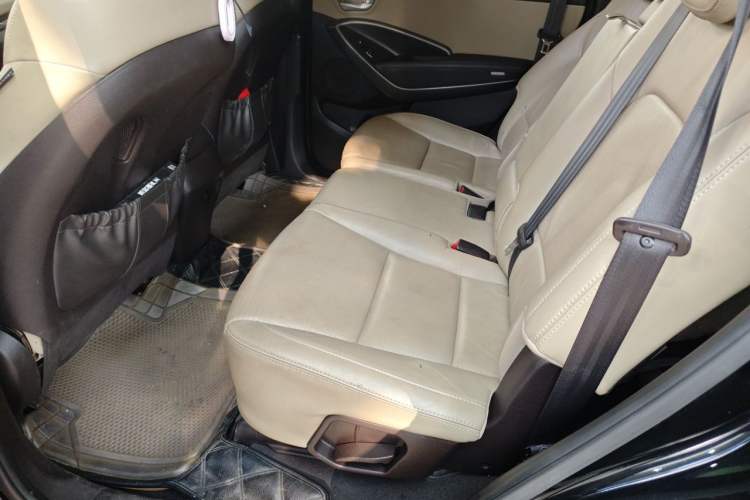 Used Hyundai Grand SantaFe 2013 3.0L 7-Seater 4x4 Flagship Edition Left Rear Seat