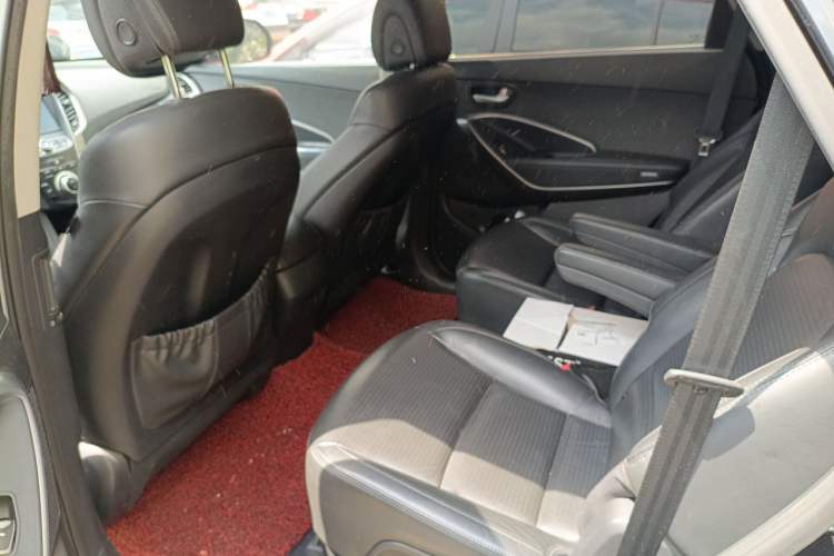 Used Hyundai Grand SantaFe 2013 3.0L 6-seat 4x4 Comfort Edition Left Rear Seat