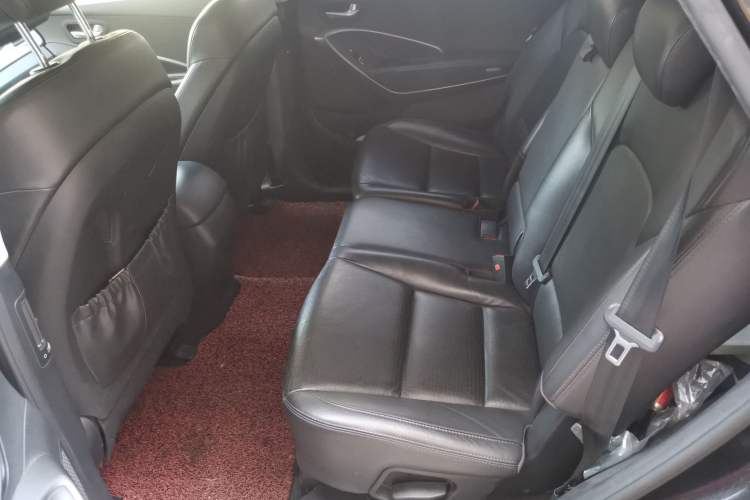 Used Hyundai Grand SantaFe 2013 3.0L 7-seat Four-Wheel-Drive Luxury Edition Left Rear Seat