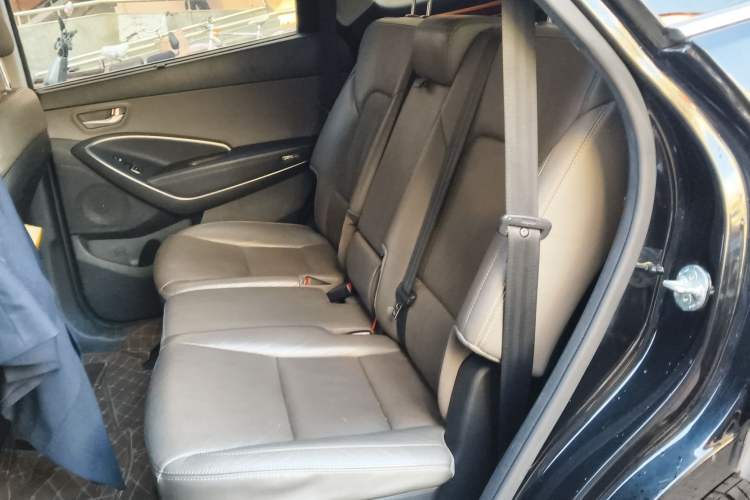 Used Hyundai Grand SantaFe 2013 3.0L 7-Seater 4x4 Flagship Edition Left Rear Seat