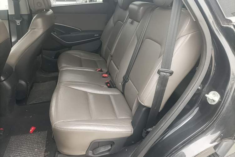 Used Hyundai Grand SantaFe 2013 3.0L 7-Seater Four-Wheel-Drive Comfort Edition Left Rear Seat