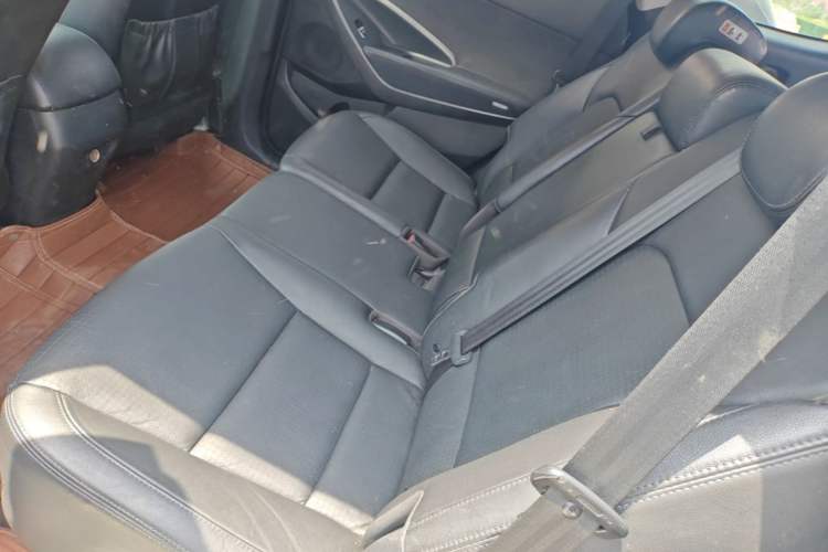 Used Hyundai Grand SantaFe 2013 2.2T 7-Seater Four-Wheel-Drive Comfort Edition Left Rear Seat
