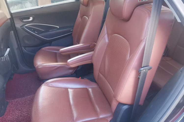 Used Hyundai Grand SantaFe 2013 2.2T 6-Seater Four-Wheel-Drive Flagship Edition Left Rear Seat