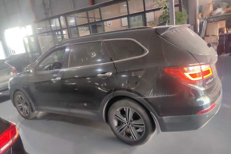 Used Hyundai Grand SantaFe 2013 3.0L 7-seat Four-Wheel-Drive Luxury Edition Left Side