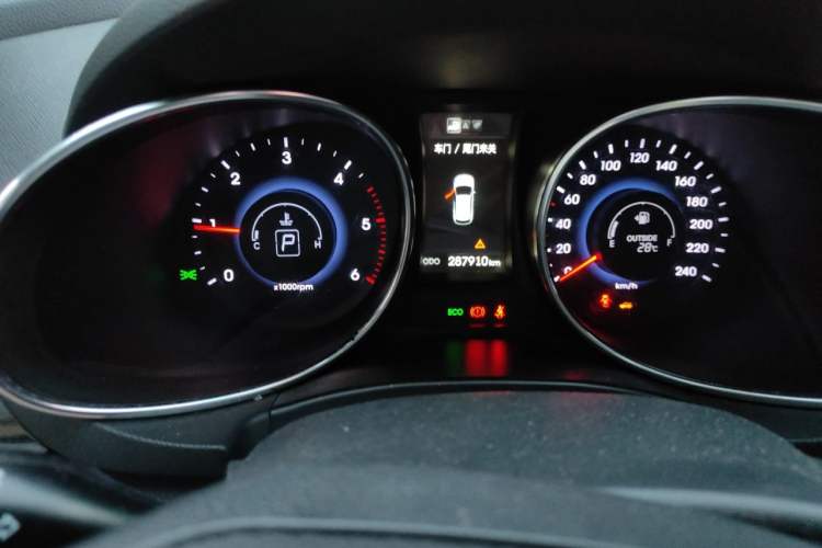 Used Hyundai Grand SantaFe 2013 2.2T 7-Seater Four-Wheel-Drive Comfort Edition Odometer Close Up