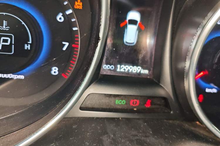 Used Hyundai Grand SantaFe 2013 3.0L 7-Seater Four-Wheel-Drive Comfort Edition Odometer Close Up