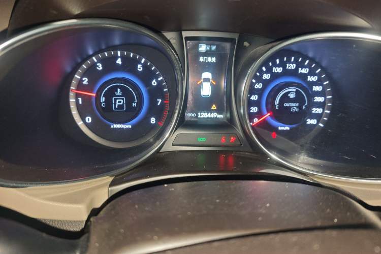 Used Hyundai Grand SantaFe 2013 3.0L 6-seat 4x4 Comfort Edition Odometer Close Up