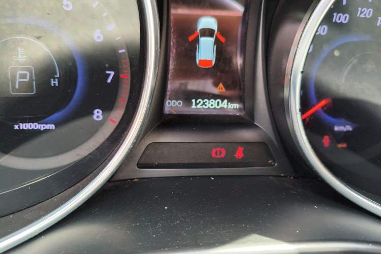 Used Hyundai Grand SantaFe 2013 3.0L 7-Seater Four-Wheel-Drive Comfort Edition Odometer Close Up