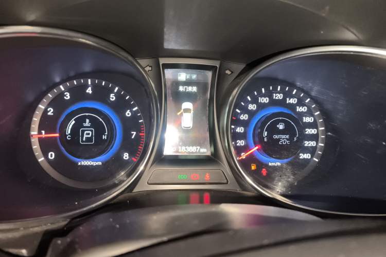 Used Hyundai Grand SantaFe 2013 3.0L 7-seat Four-Wheel-Drive Luxury Edition Odometer Close Up