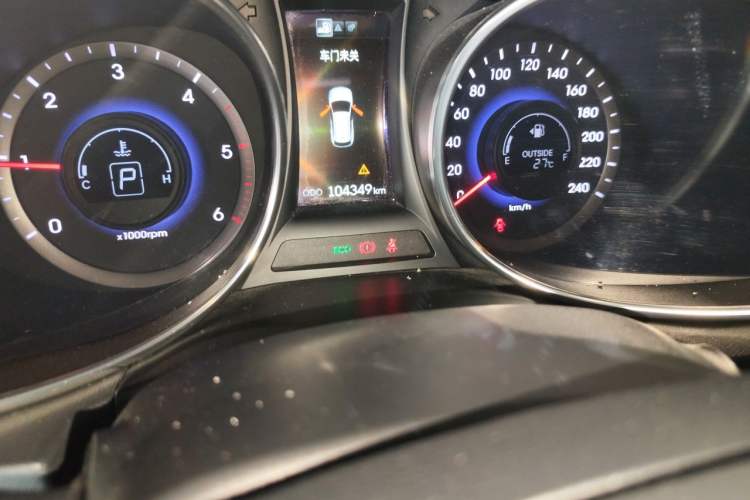 Used Hyundai Grand SantaFe 2013 2.2T 7-Seater Four-Wheel-Drive Comfort Edition Odometer Close Up