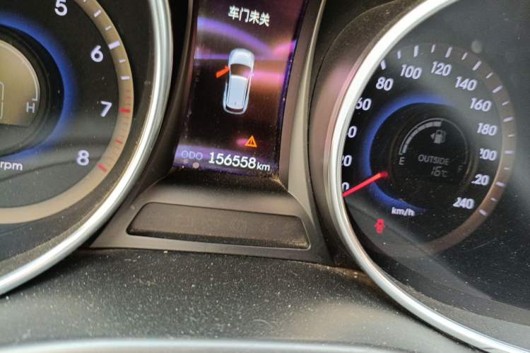 Used Hyundai Grand SantaFe 2013 3.0L 6-seat 4x4 Comfort Edition Odometer Close Up