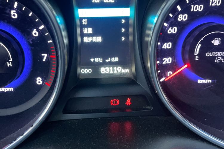 Used Hyundai Grand SantaFe 2013 3.0L 7-Seater Four-Wheel-Drive Comfort Edition Odometer Close Up
