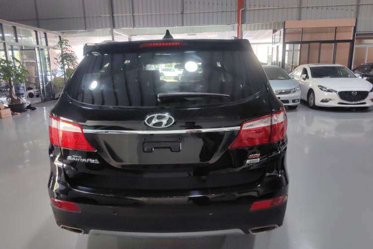 Used Hyundai Grand SantaFe 2013 3.0L 7-seat Four-Wheel-Drive Luxury Edition Rear