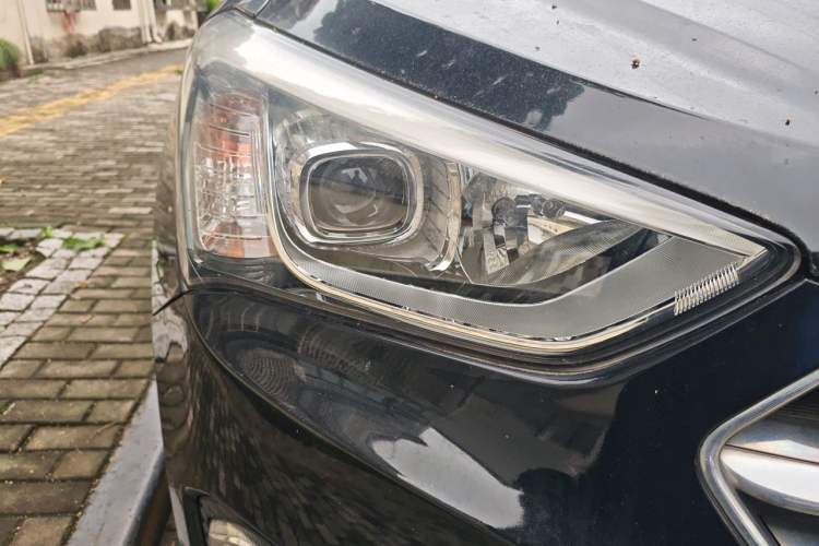 Used Hyundai Grand SantaFe 2013 3.0L 7-Seater Four-Wheel-Drive Comfort Edition Right Front Headlight