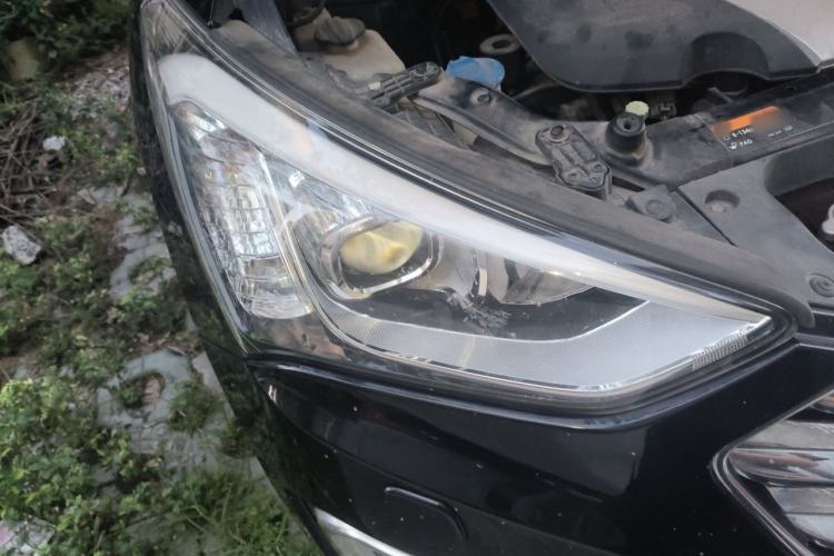 Used Hyundai Grand SantaFe 2013 3.0L 6-seat Four-Wheel-Drive Flagship Edition Right Front Headlight