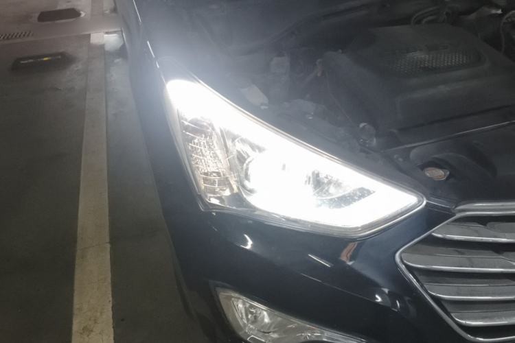 Used Hyundai Grand SantaFe 2013 2.2T 6-Seater Four-Wheel Drive Comfort Edition Right Front Headlight