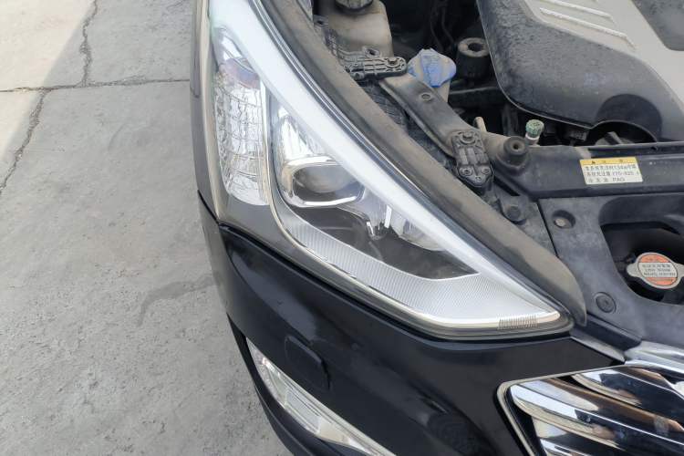 Used Hyundai Grand SantaFe 2013 3.0L 7-seat 4x4 Brown Interior Flagship Edition Right Front Headlight
