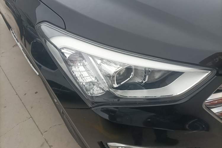 Used Hyundai Grand SantaFe 2013 3.0L 7-Seater Four-Wheel-Drive Comfort Edition Right Front Headlight