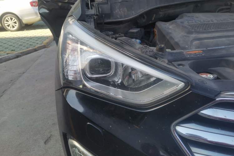 Used Hyundai Grand SantaFe 2013 2.2T 6-Seater Four-Wheel-Drive Flagship Edition Right Front Headlight