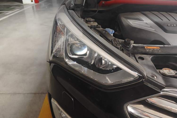 Used Hyundai Grand SantaFe 2013 3.0L 6-Seater Four-Wheel Drive Luxury Edition Right Front Headlight