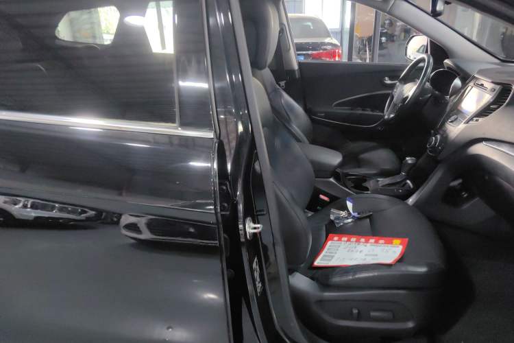 Used Hyundai Grand SantaFe 2013 3.0L 7-seat Four-Wheel-Drive Luxury Edition Right Front Seat