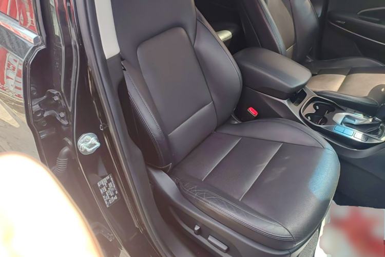 Used Hyundai Grand SantaFe 2013 3.0L 7-seat Four-Wheel-Drive Luxury Edition Right Front Seat