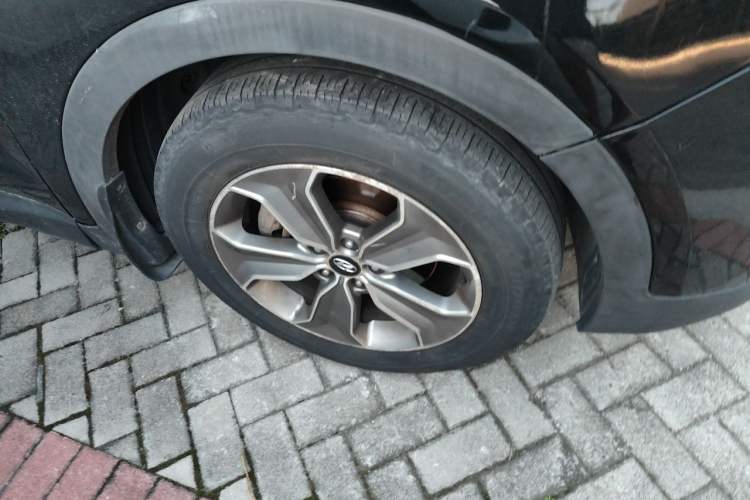 Used Hyundai Grand SantaFe 2013 2.2T 7-Seater Four-Wheel-Drive Comfort Edition Right Front Wheel Hub