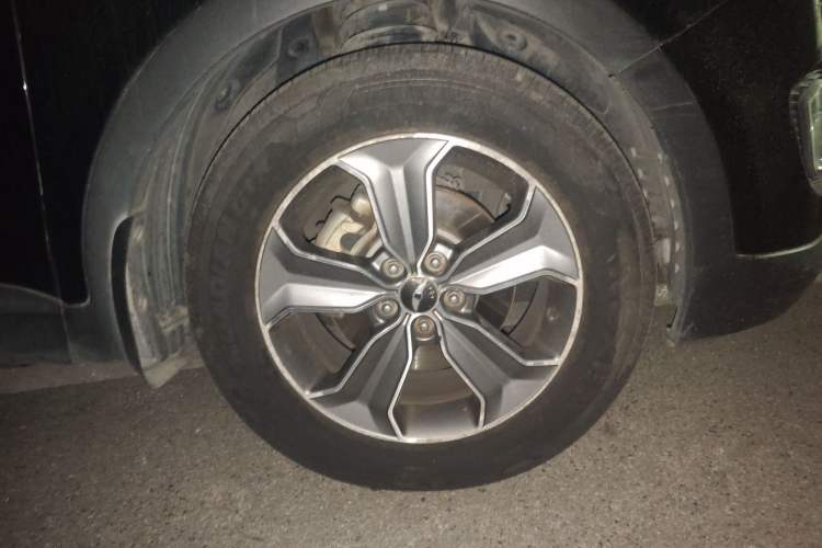 Used Hyundai Grand SantaFe 2013 3.0L 6-seat 4x4 Comfort Edition Right Front Wheel Hub