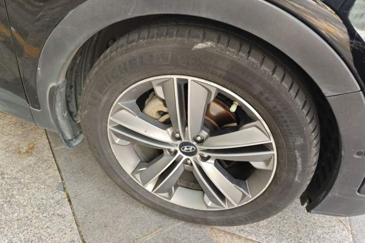 Used Hyundai Grand SantaFe 2013 3.0L 7-Seater 4x4 Flagship Edition Right Front Wheel Hub